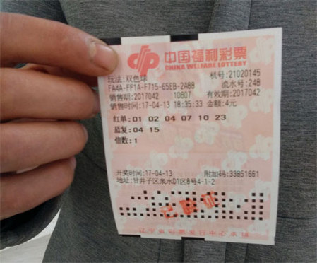 罗马1-0领先第64分钟，扎莱夫斯基背后放铲犯规吃到个人本场第二黄被罚下第66分钟，夸梅左路送出精准传中，夸塔抢点后仰头球破门，佛罗伦萨1-1扳平第87分钟，卢卡库飞铲夸梅小腿被直红罚下【比赛焦点瞬间】第14分钟，罗马反击机会，扎莱夫斯基做球，迪巴拉跟进打门稍稍偏出第17分钟，帕特里西奥精彩扑救挡出必进球第23分钟，迪巴拉出现伤情难以坚持被阿兹蒙替换下场第50分钟，伊科内禁区右侧内切后的打门被帕特里西奥没收第53分钟，罗马开出左侧角球，门将扑球脱手造成混乱，罗马险些趁乱破门第65分钟，罗马逃过一劫！
